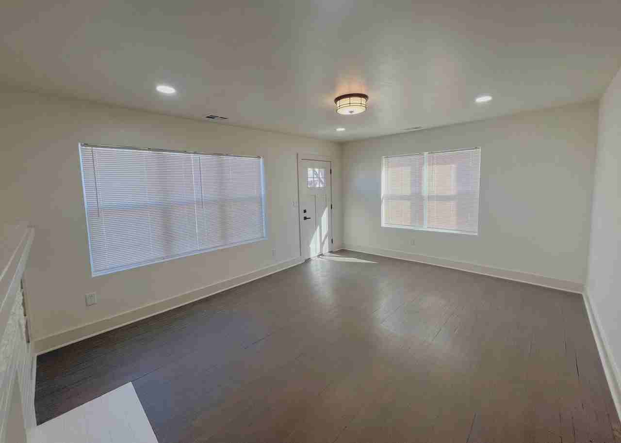 2542 Nw 21st St - Photo 5 of 15