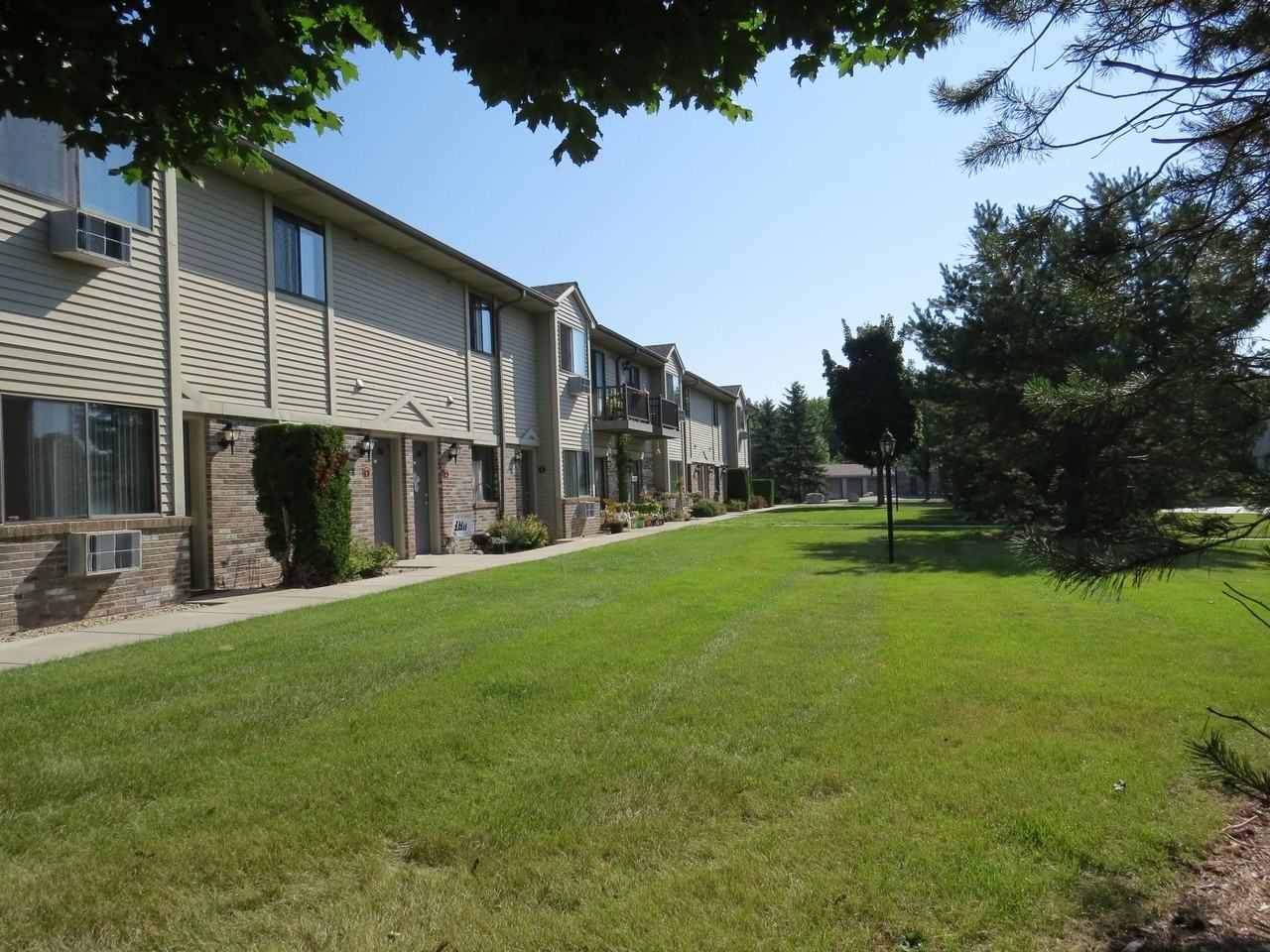 Montgomery Square Apartments - Photo 3 of 5