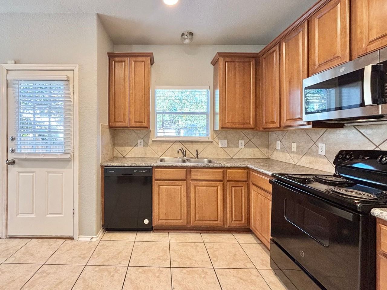 6631 Hartnet Flds - Photo 4 of 16