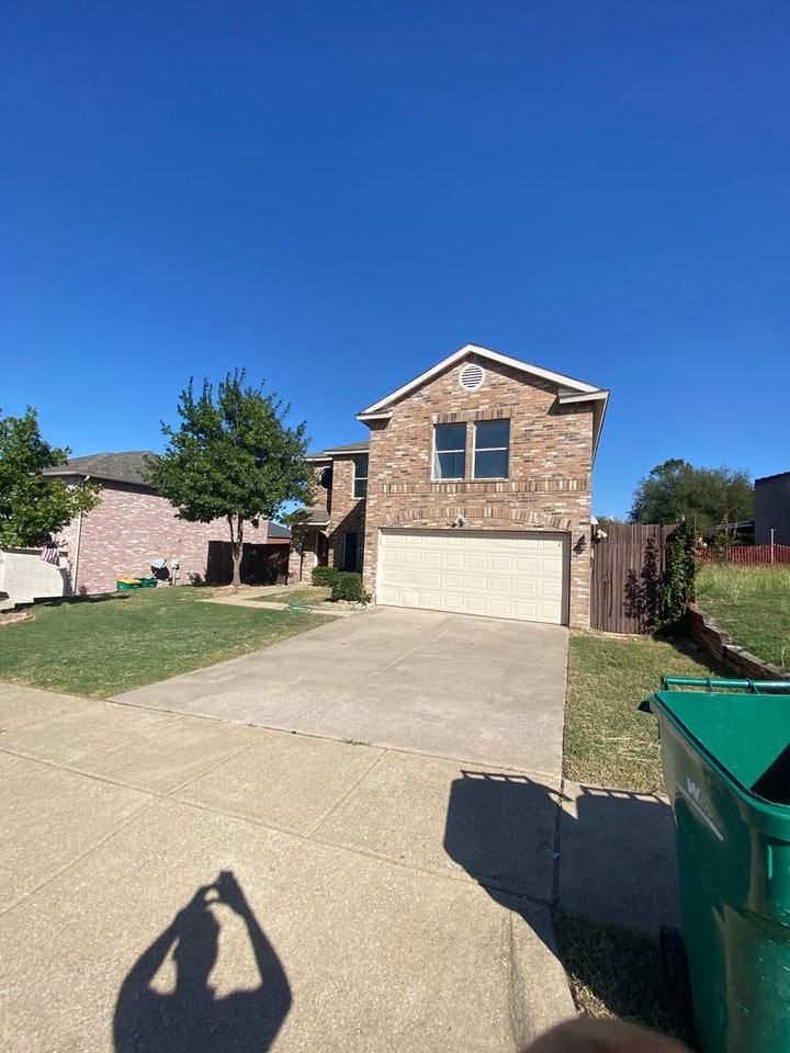 1220 Crabtree Ct - Photo 2 of 20