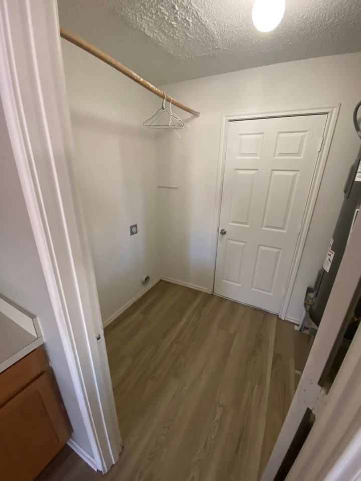 1220 Crabtree Ct - Photo 3 of 20