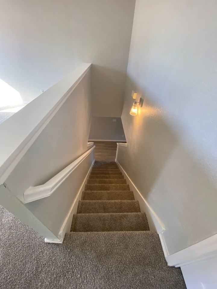 1220 Crabtree Ct - Photo 4 of 20