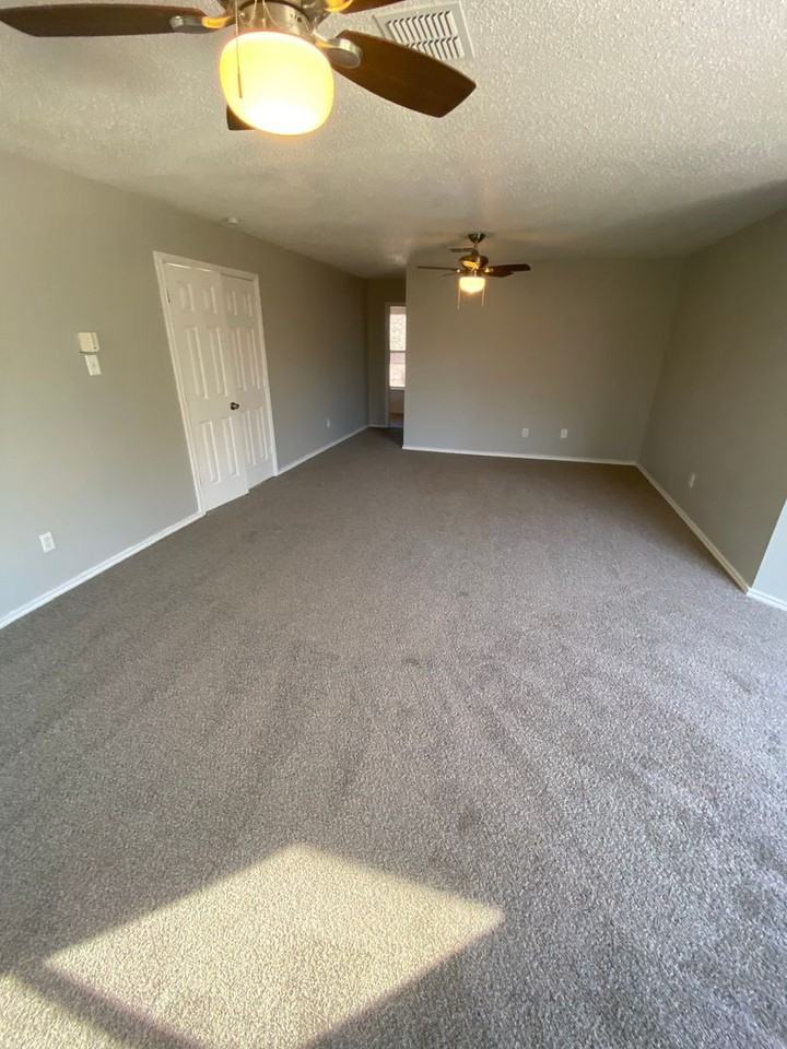 1220 Crabtree Ct - Photo 5 of 20