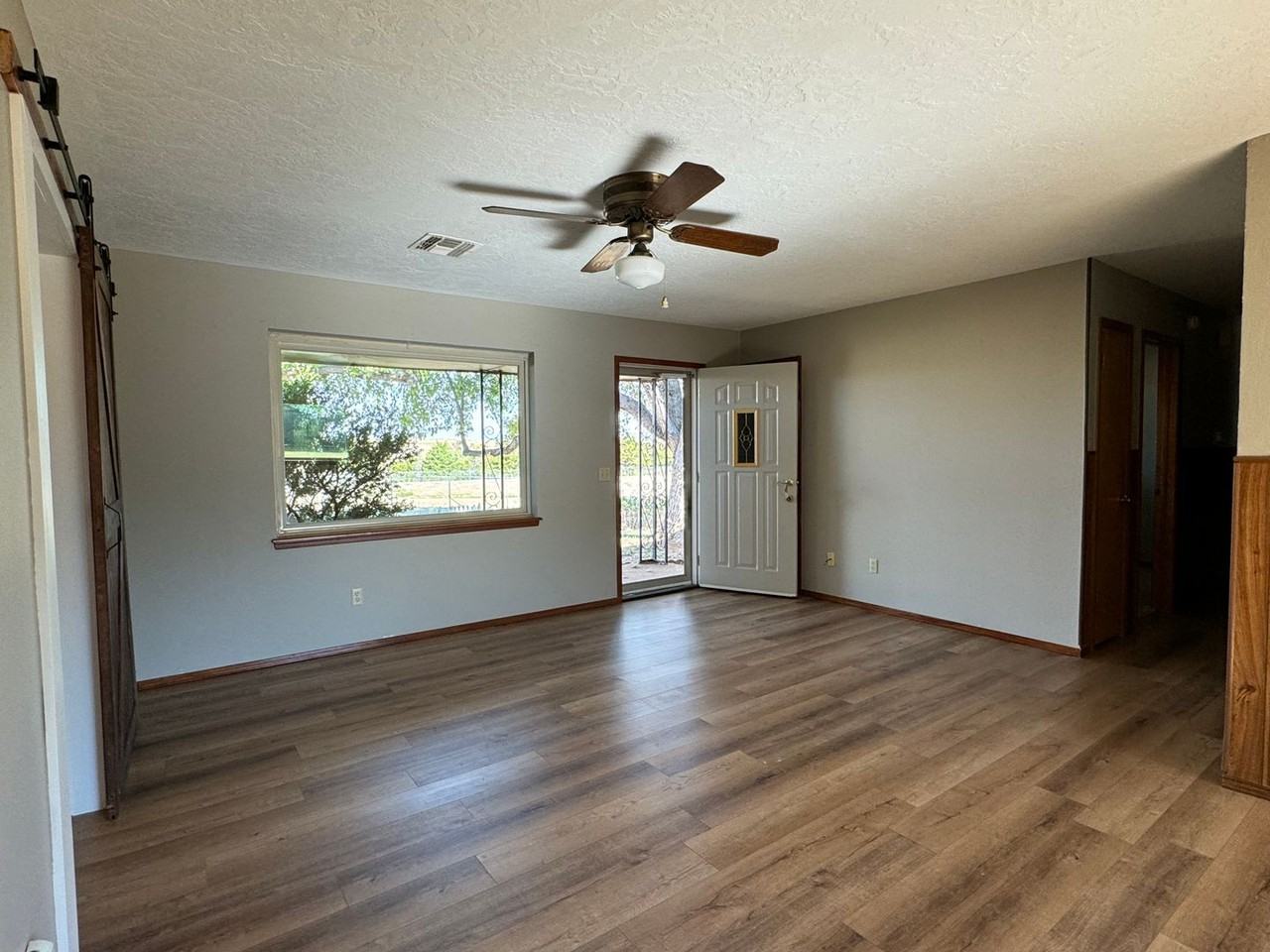 127 Bluestem St - Photo 3 of 19