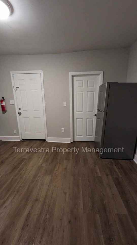 330 E Broad St - Photo 3 of 13