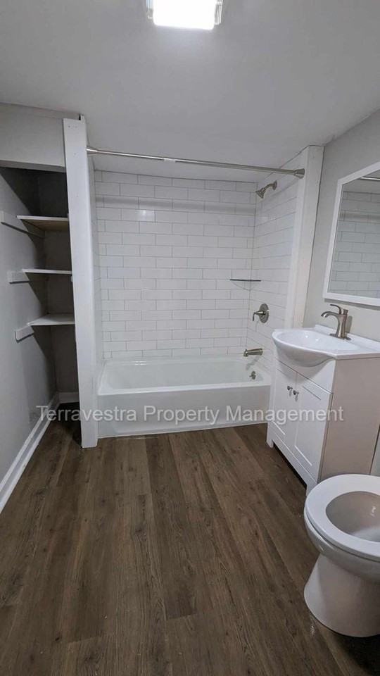 330 E Broad St - Photo 6 of 13