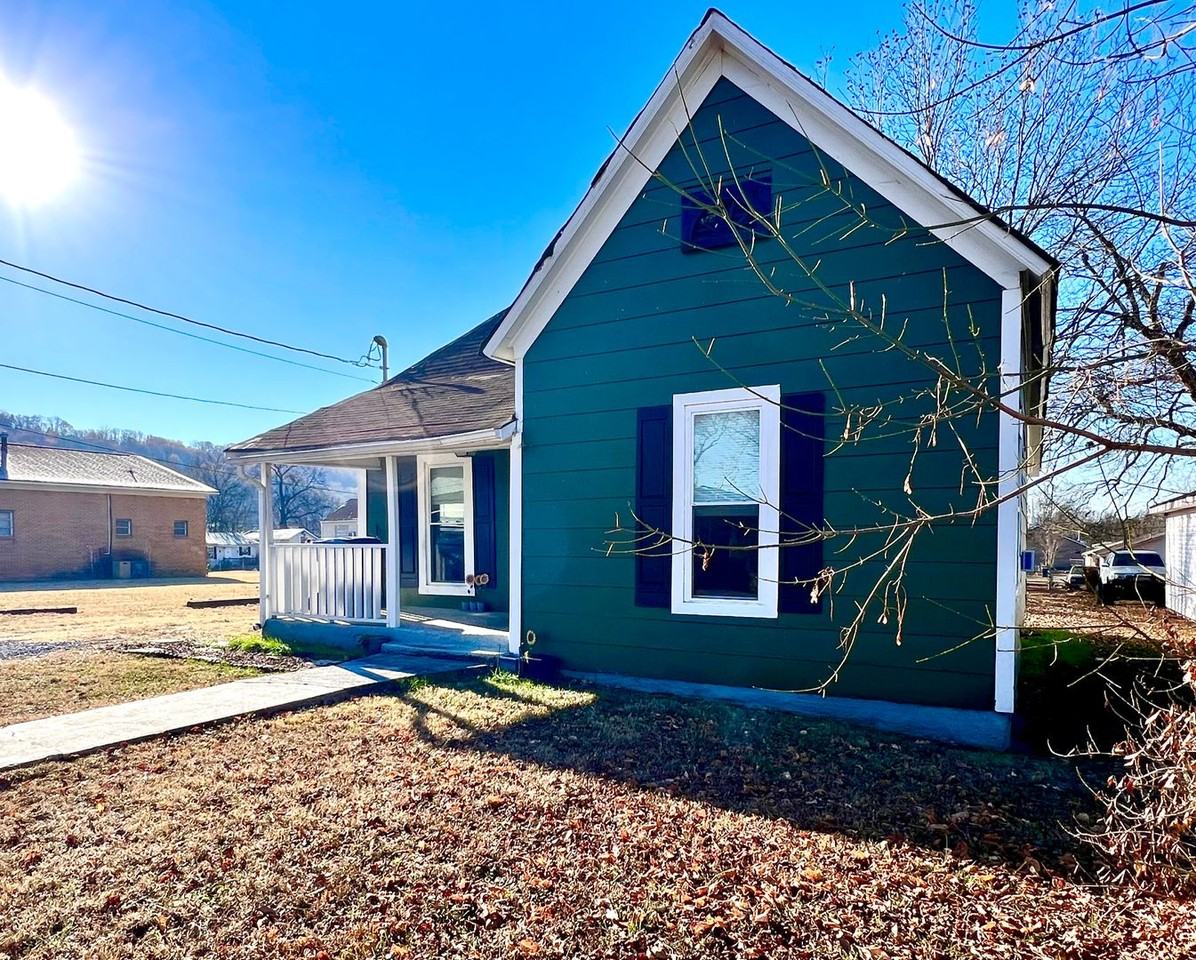 106 W Oak St - Photo 2 of 14