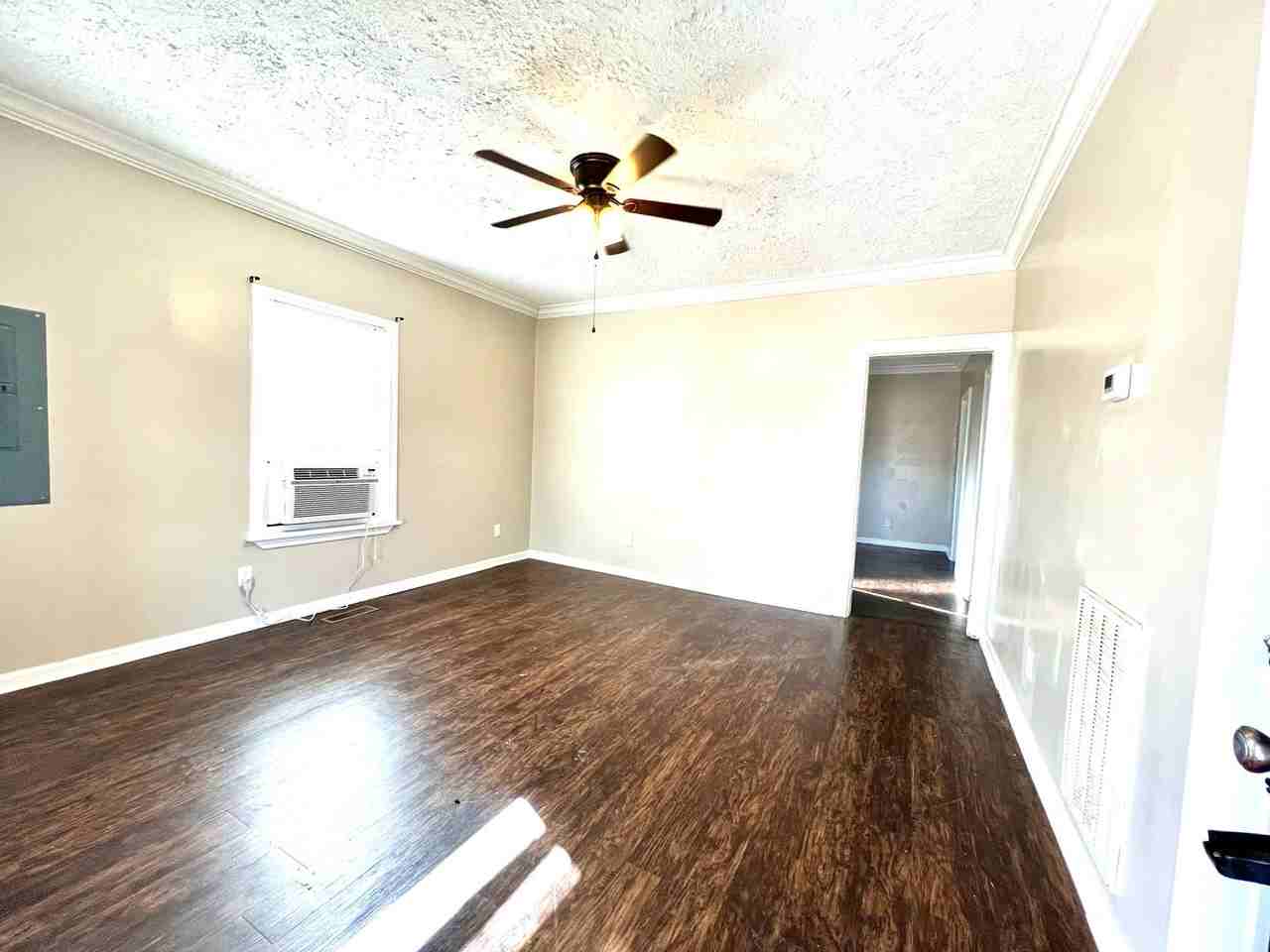 106 W Oak St - Photo 3 of 14