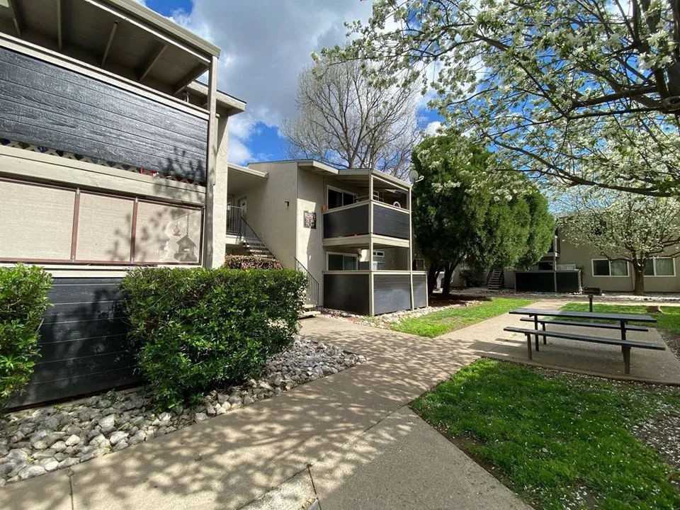 Menlo Pointe - Photo 6 of 25