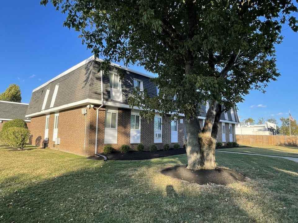 Colonial Village Apartments - Photo 3 of 50