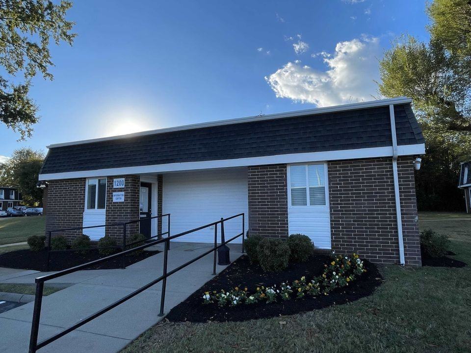 Colonial Village Apartments - Photo 5 of 50