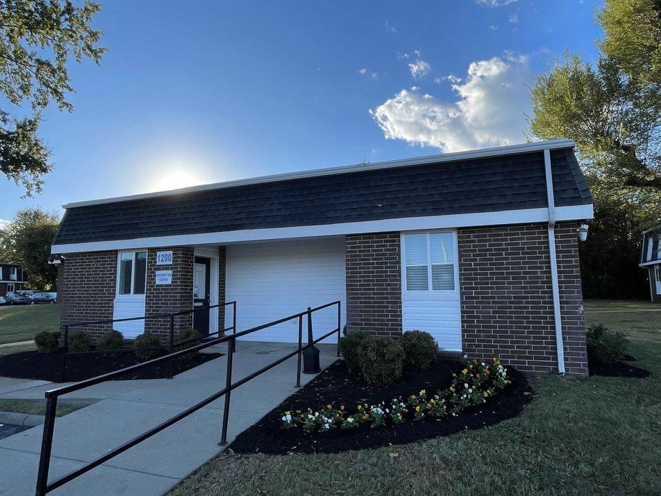 Colonial Village Apartments - Photo 6 of 50