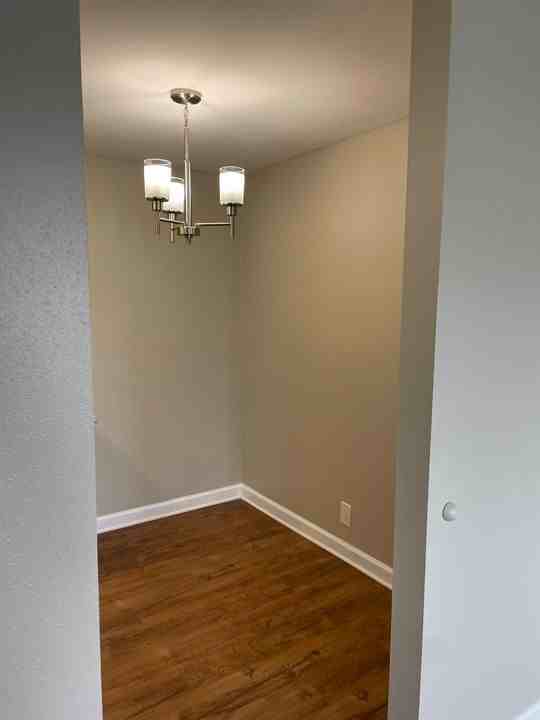 Colonial Village Apartments - Photo 7 of 50