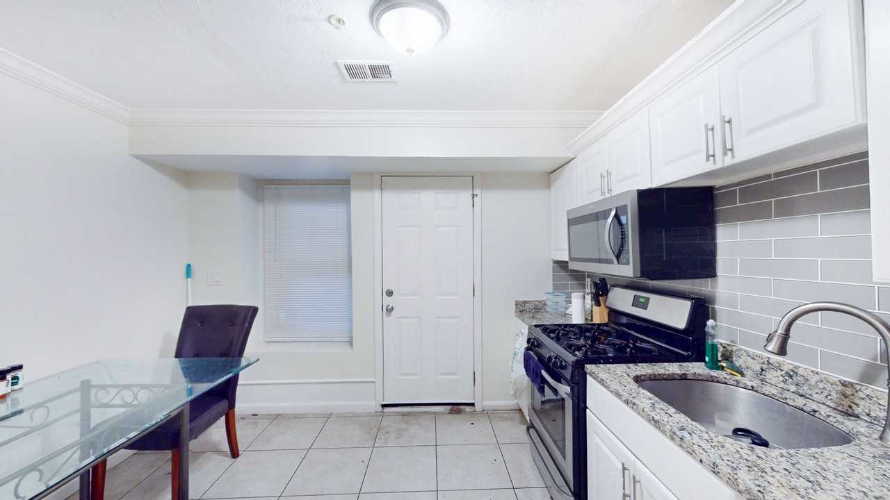 710 Shawmut Rd - Photo 4 of 8