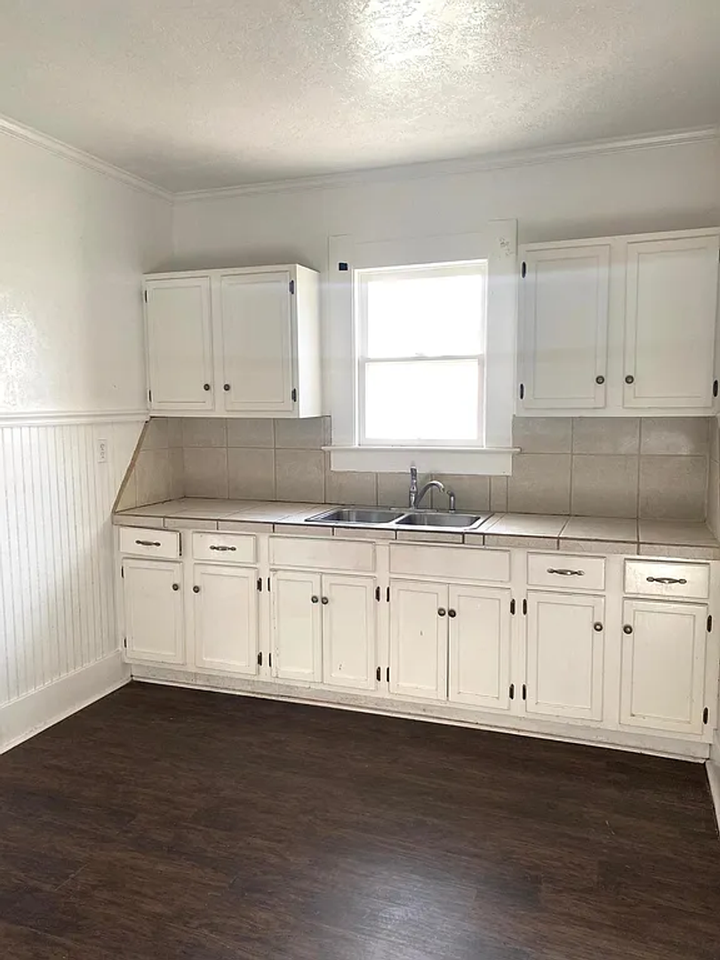 2550 Pierce St - Photo 2 of 6