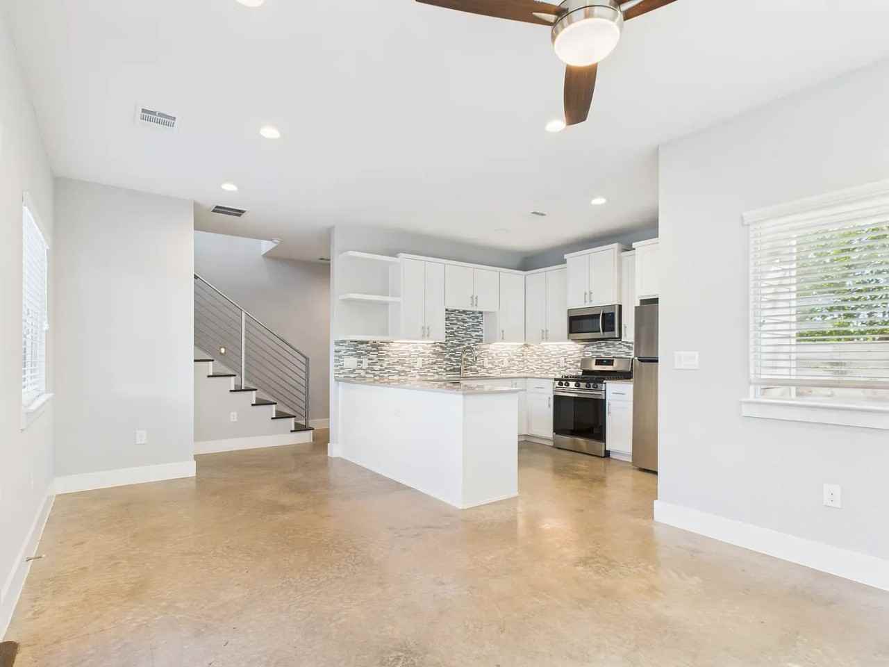 6703 Santos St #B - Photo 4 of 31