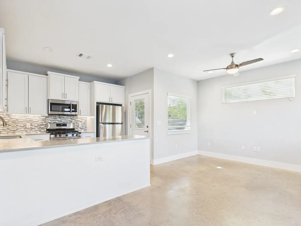 6703 Santos St #B - Photo 5 of 31