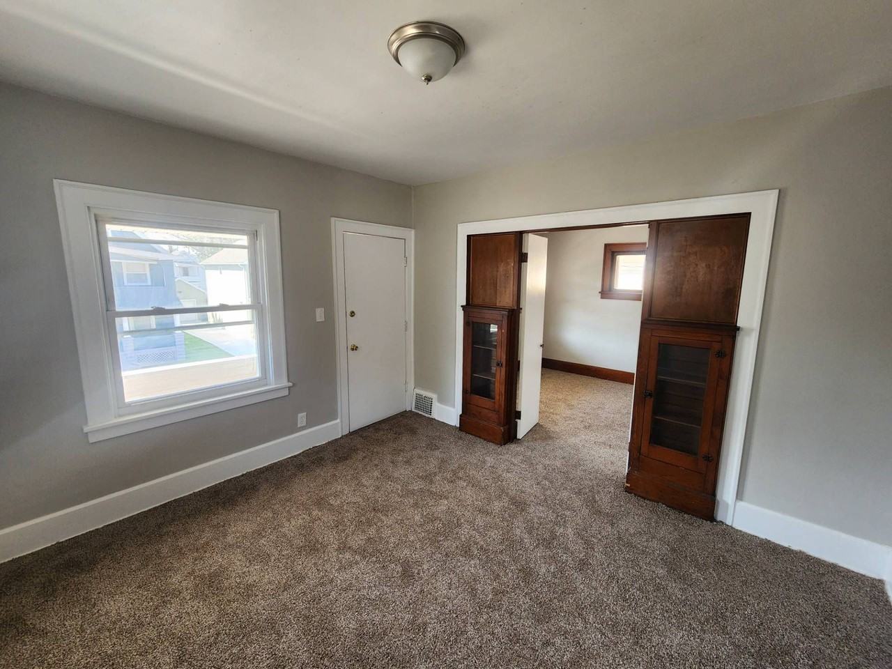 2793 E 125 ST - Photo 4 of 23