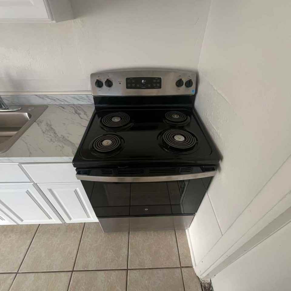 3910 Lora St - Photo 5 of 20