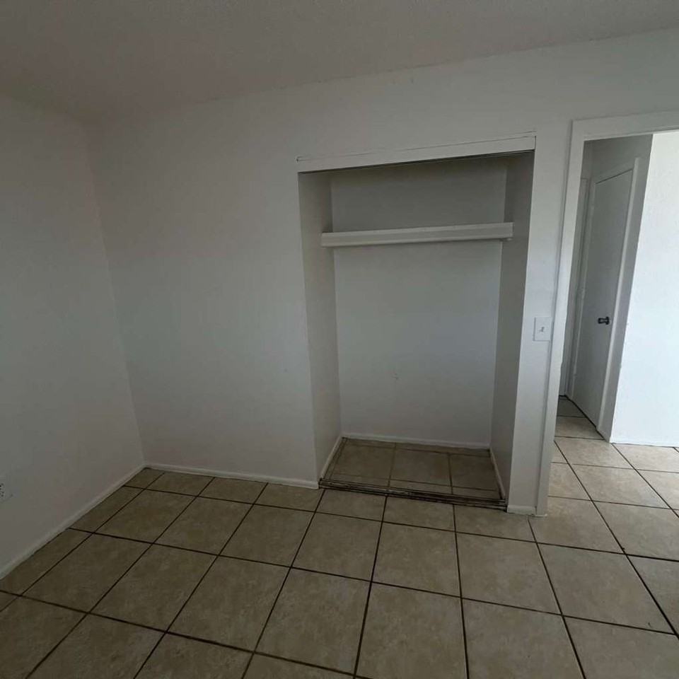 3910 Lora St - Photo 7 of 20