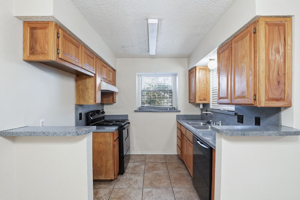 3116 Timber Ridge Pt - Photo 3 of 21