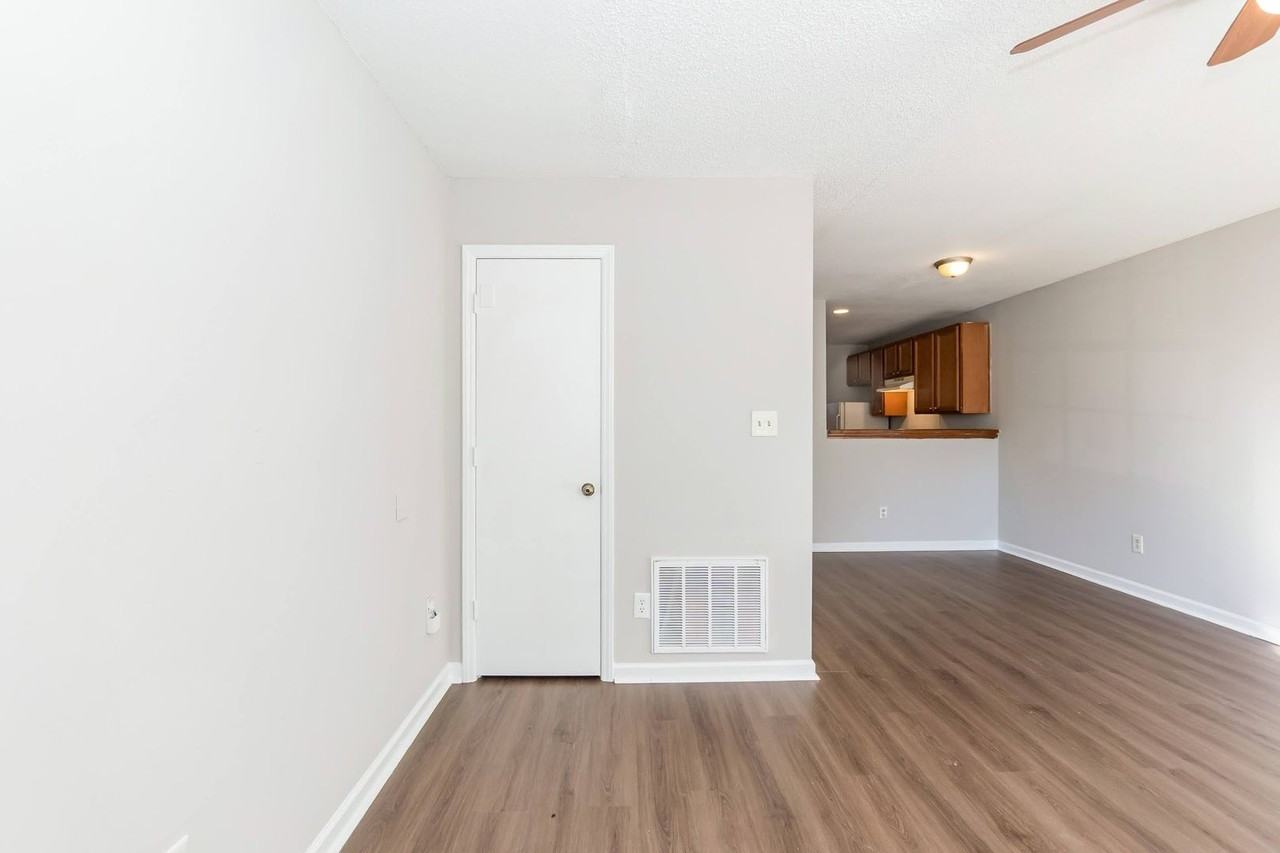 1805 Fox Hollow Dr - Photo 3 of 17