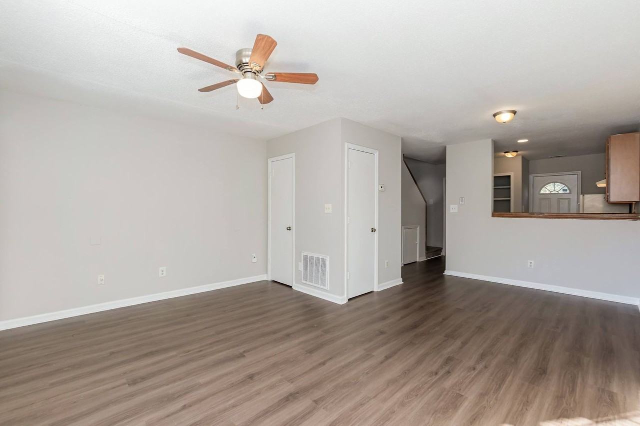 1805 Fox Hollow Dr - Photo 5 of 17