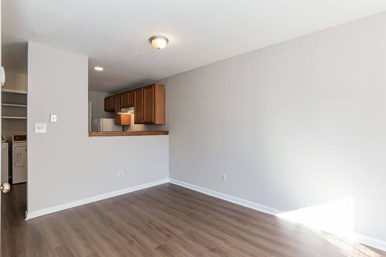 1805 Fox Hollow Dr - Photo 6 of 17