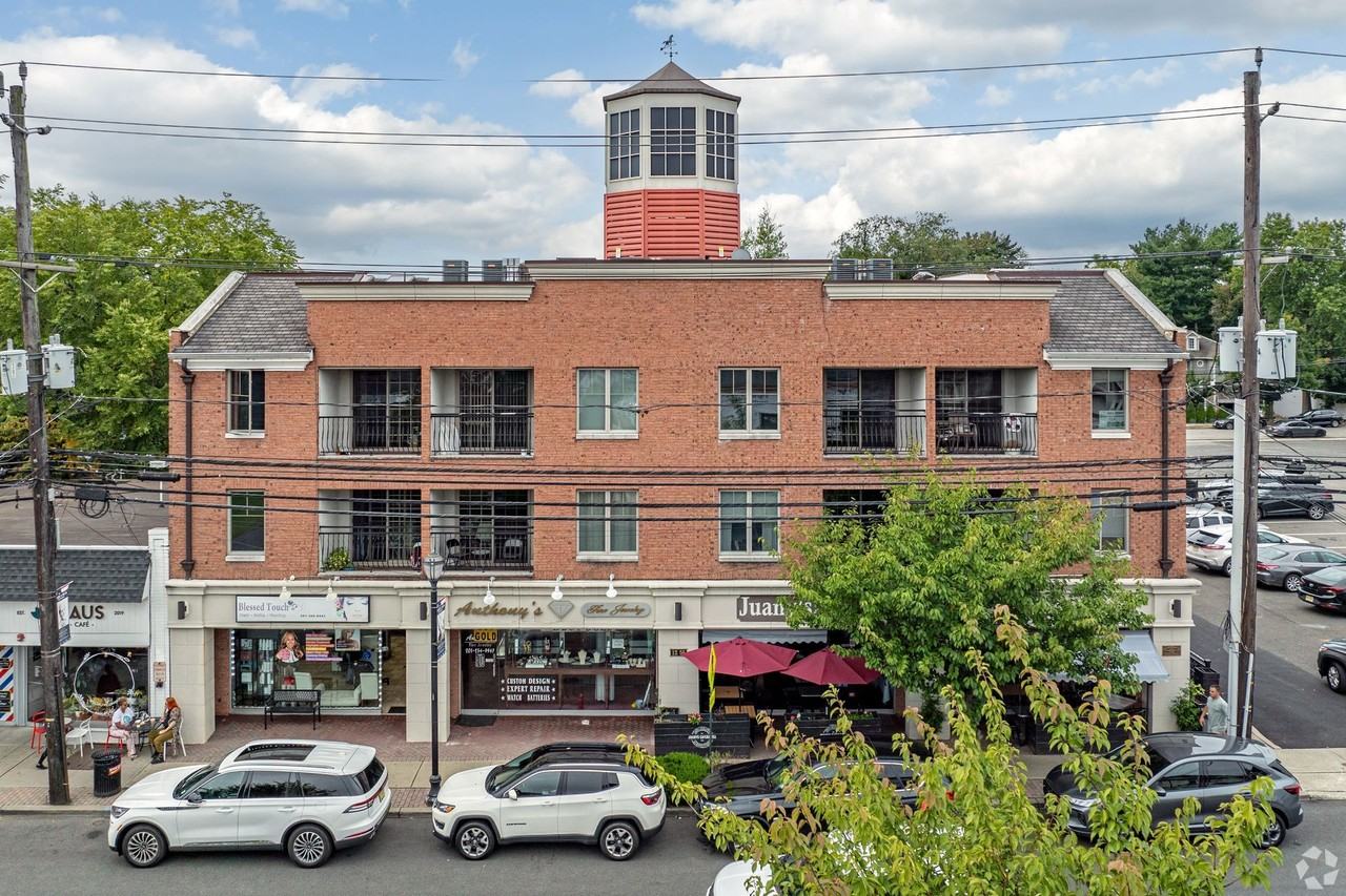 River Cottage - Photo 2 of 16