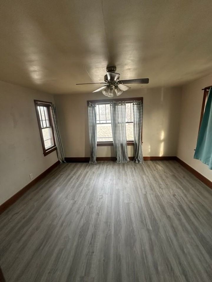 941 Sheridan St - Photo 4 of 7