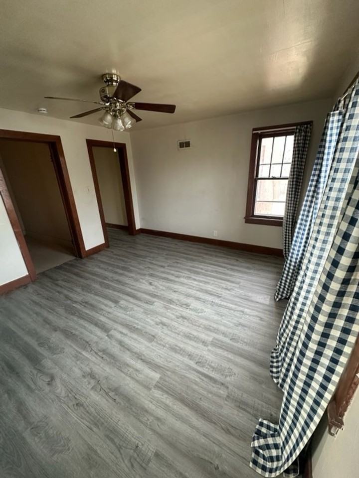 941 Sheridan St - Photo 5 of 7