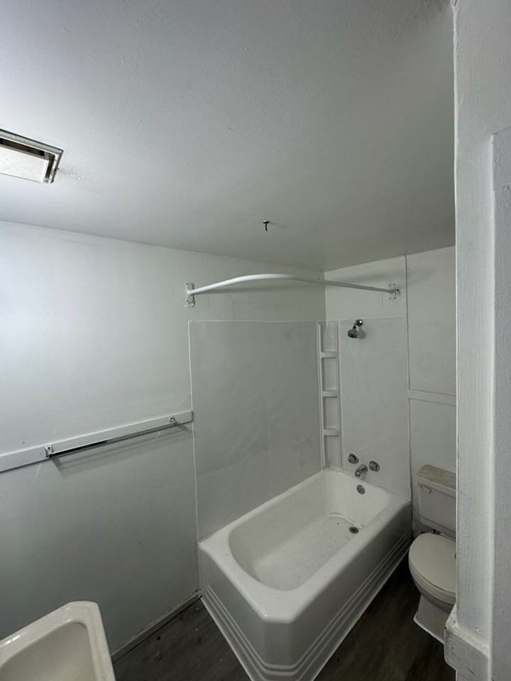 941 Sheridan St - Photo 6 of 7