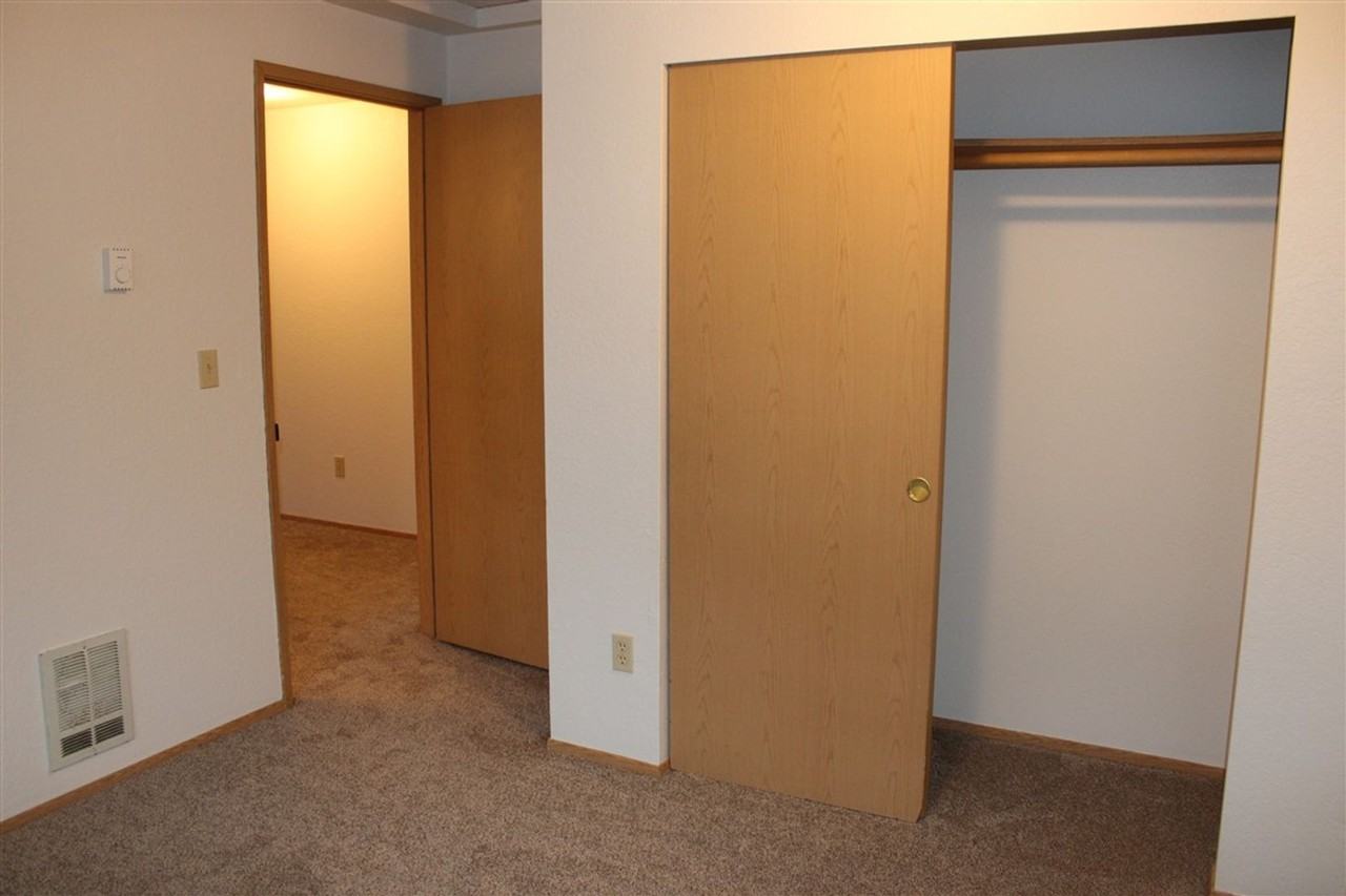 2119 N 20th Pl - Photo 7 of 24