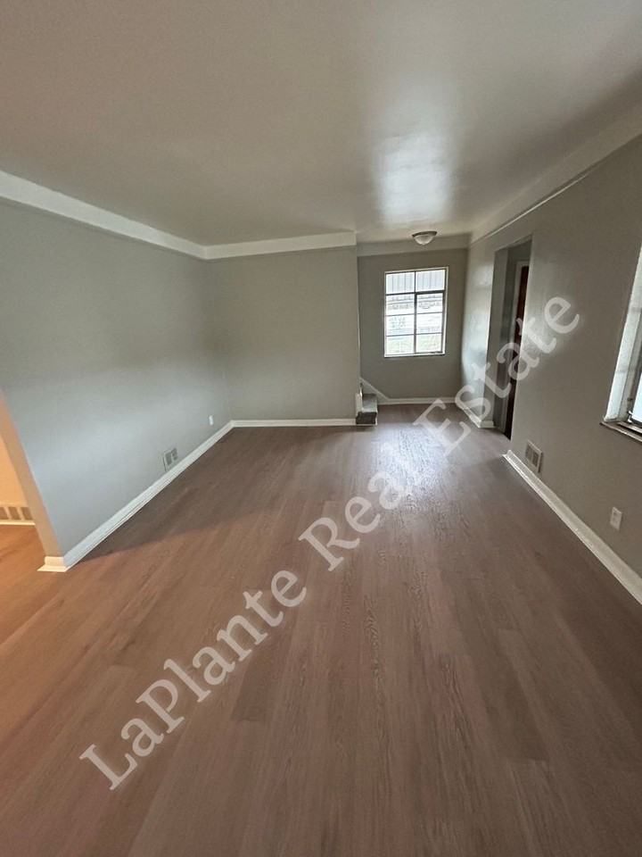 1421 N Ravine Pkwy - Photo 5 of 20