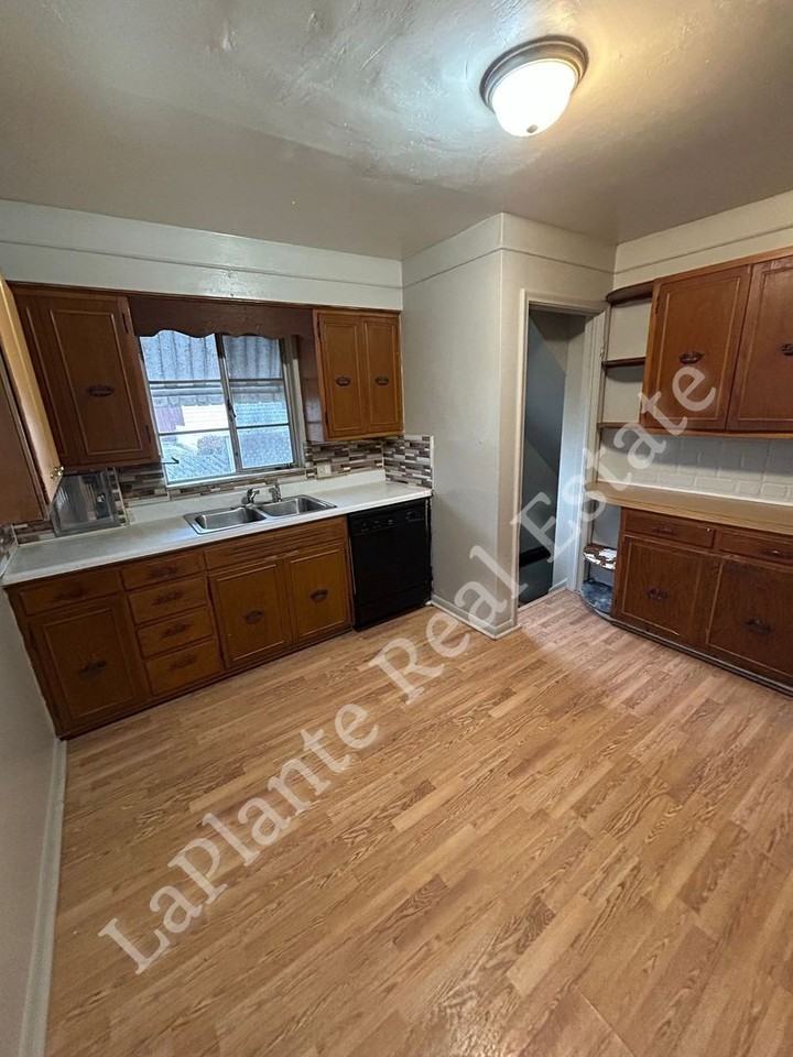 1421 N Ravine Pkwy - Photo 6 of 20