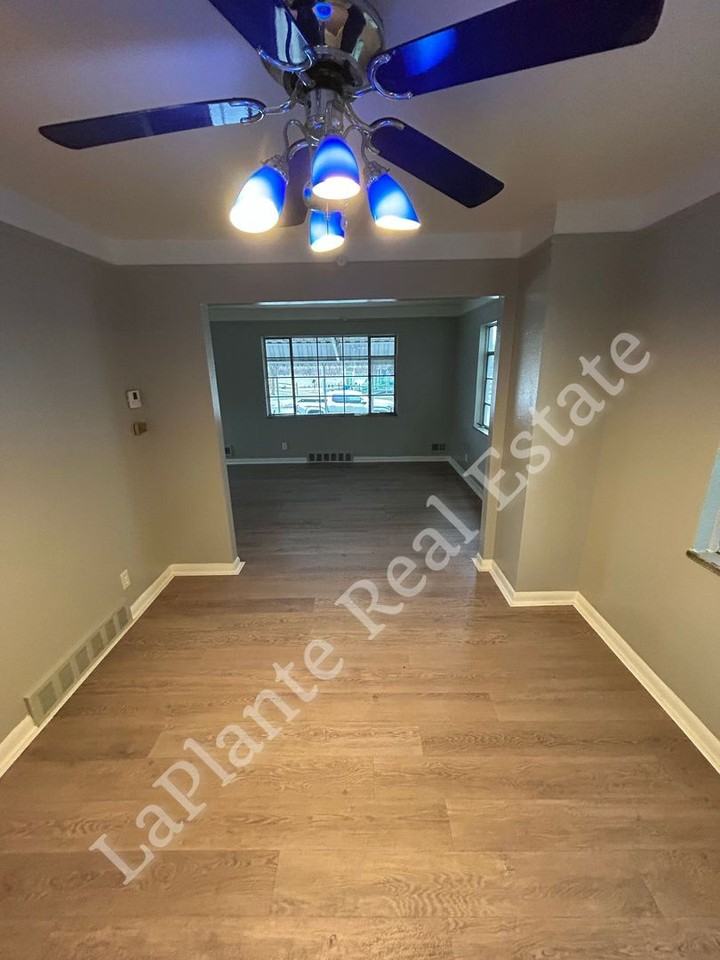 1421 N Ravine Pkwy - Photo 3 of 15