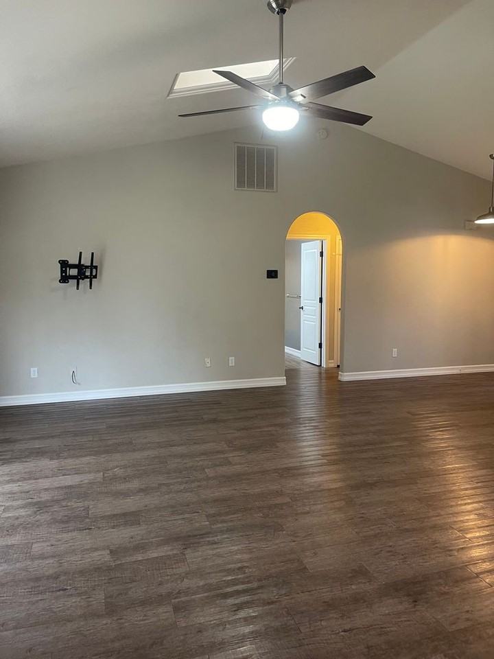 3505 Sunglow Dr - Photo 4 of 39