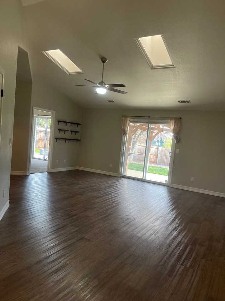 3505 Sunglow Dr - Photo 6 of 39