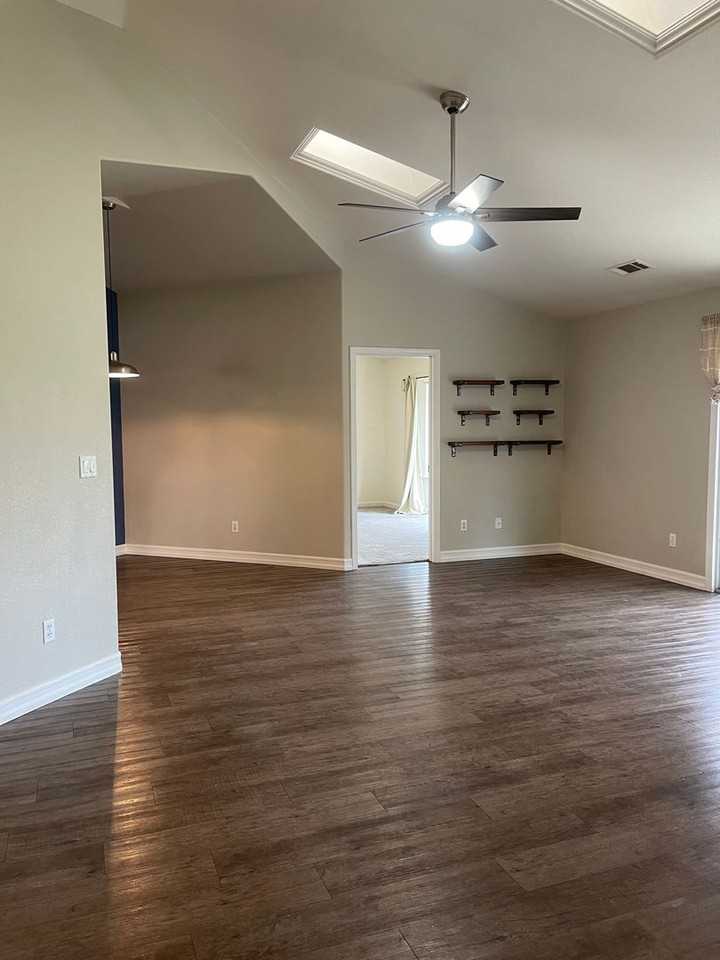 3505 Sunglow Dr - Photo 7 of 39