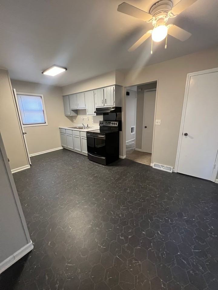 1202 E Laurel St - Photo 3 of 6