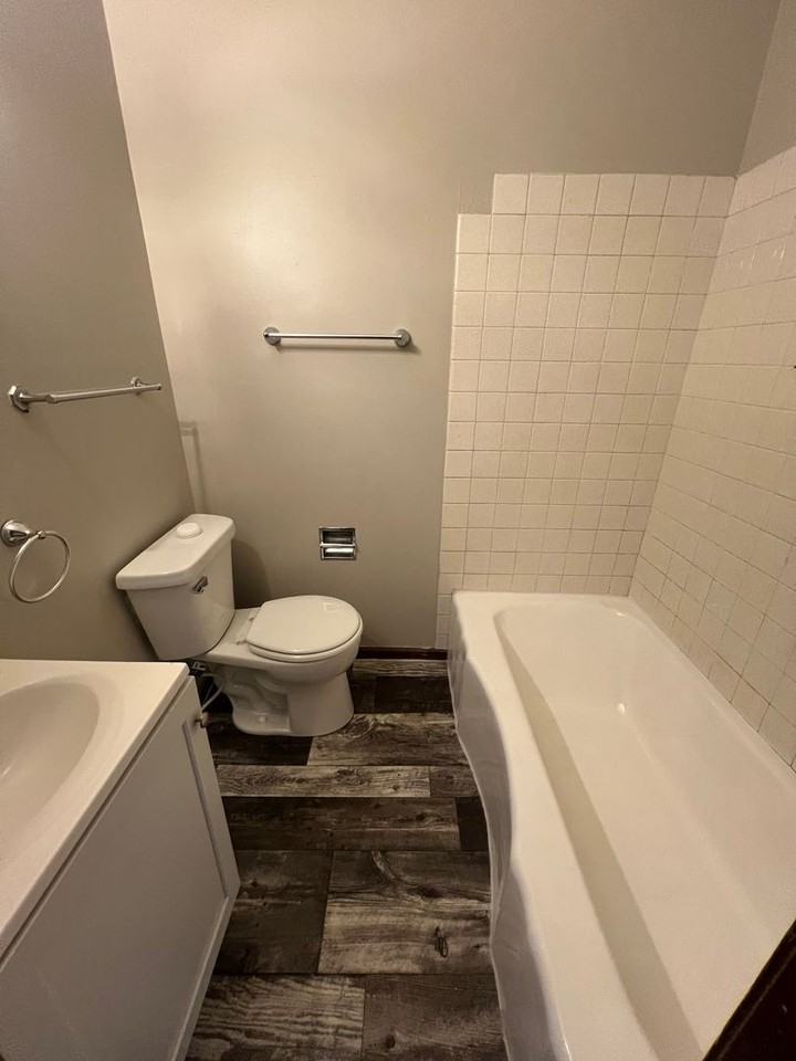 1202 E Laurel St - Photo 4 of 6