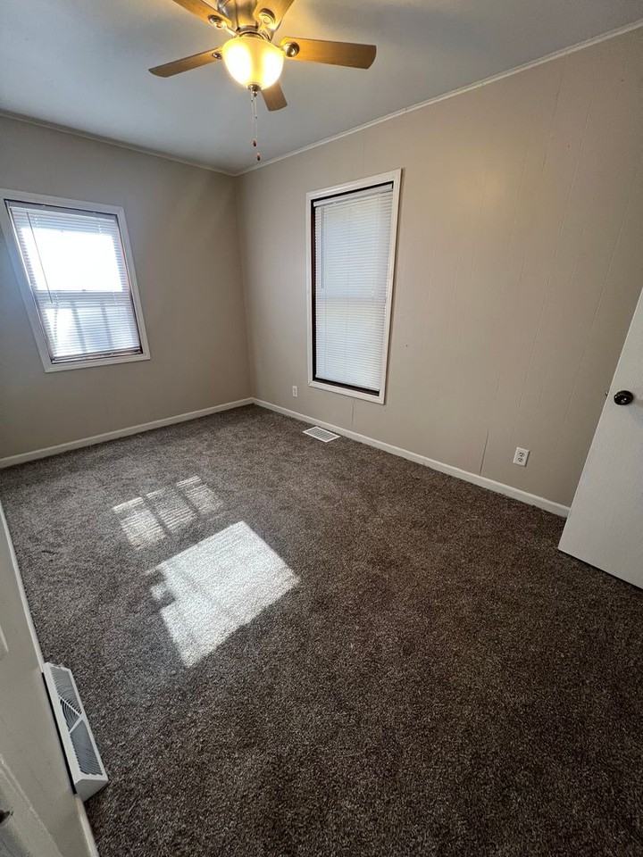 1202 E Laurel St - Photo 5 of 6