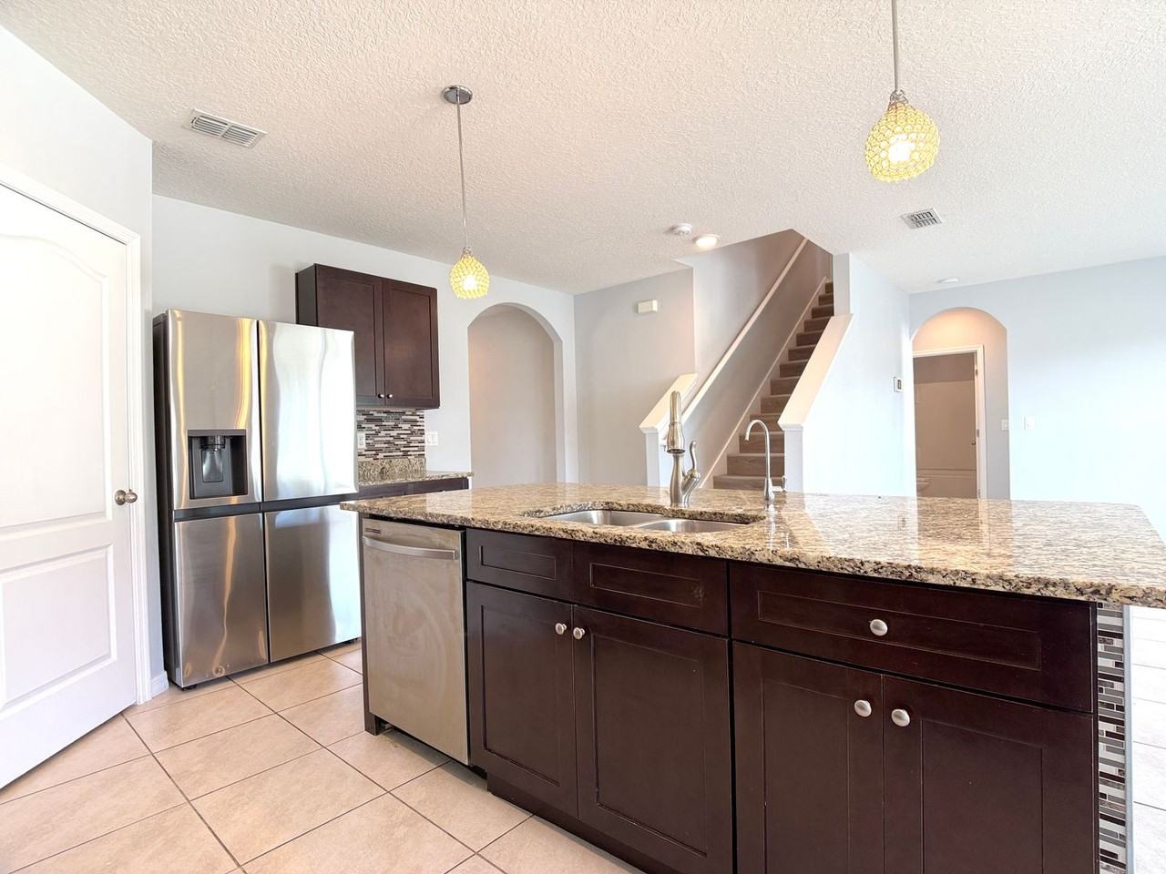 389 Tanglewood Dr - Photo 4 of 49