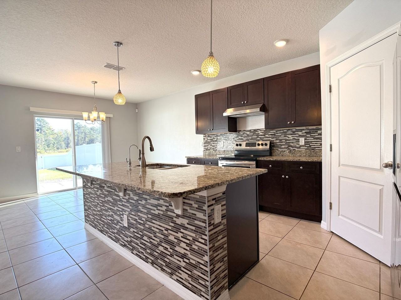 389 Tanglewood Dr - Photo 7 of 49