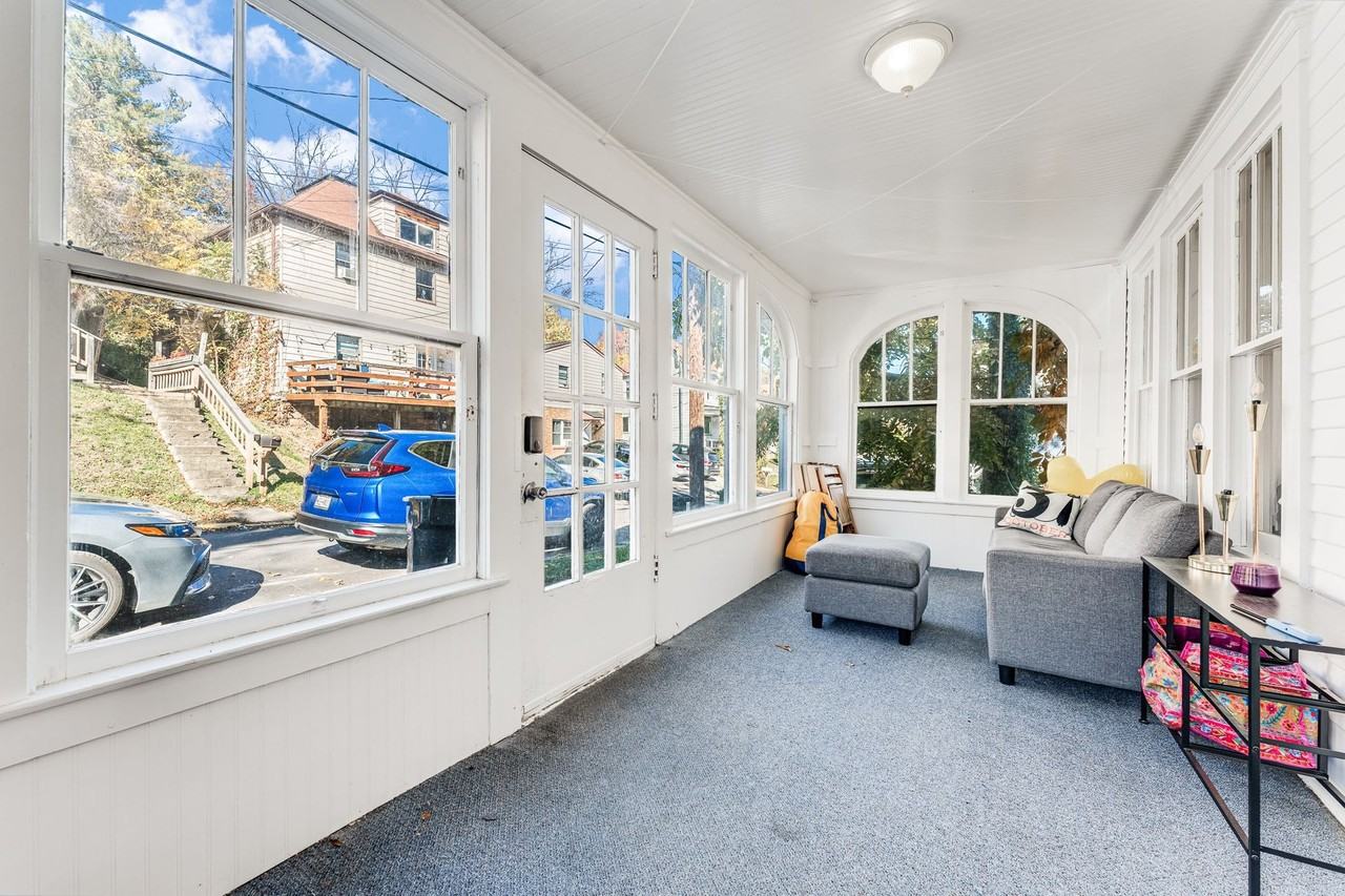 135 Lorentz Street - Photo 4 of 34