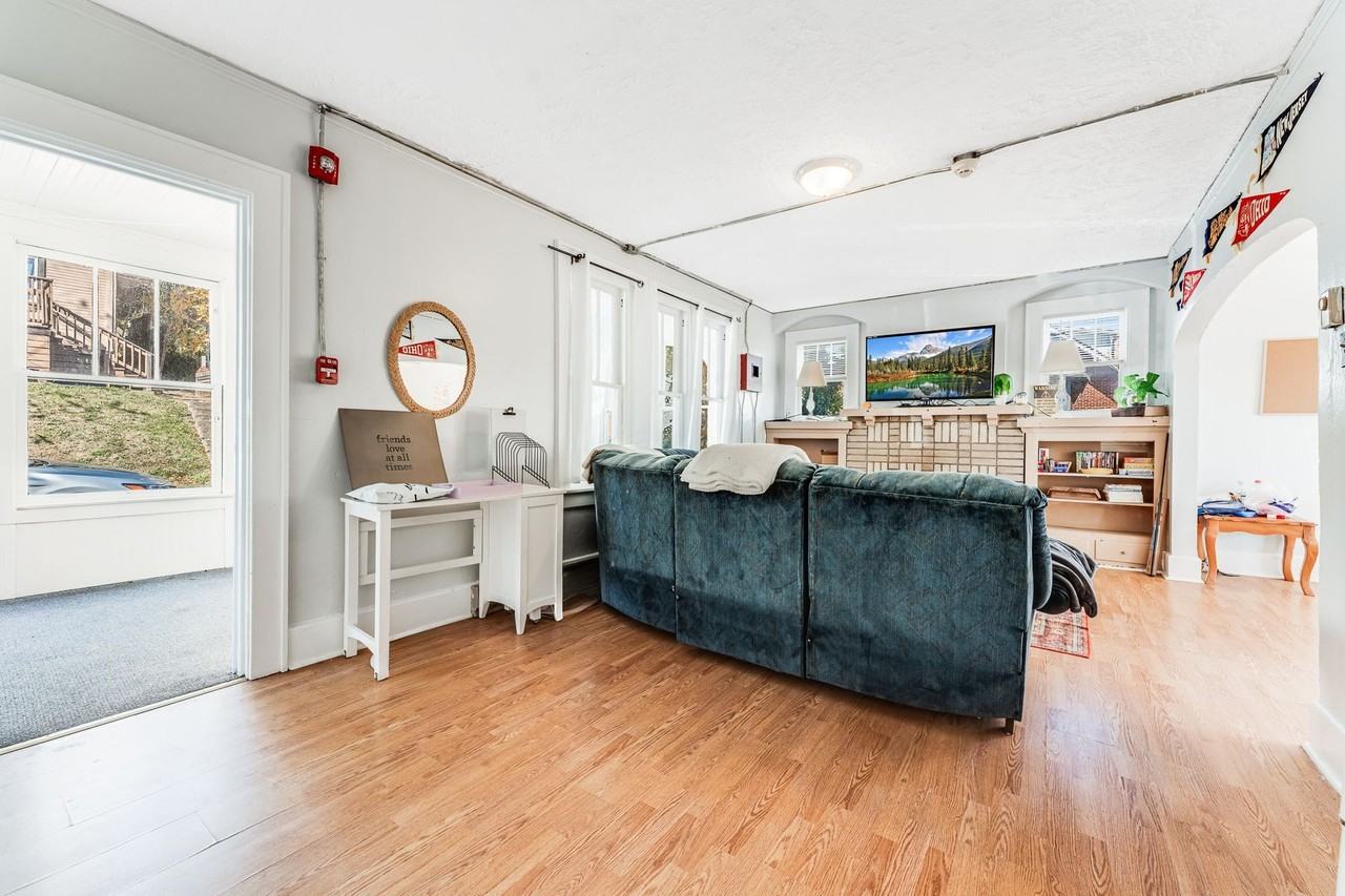 135 Lorentz Street - Photo 5 of 34