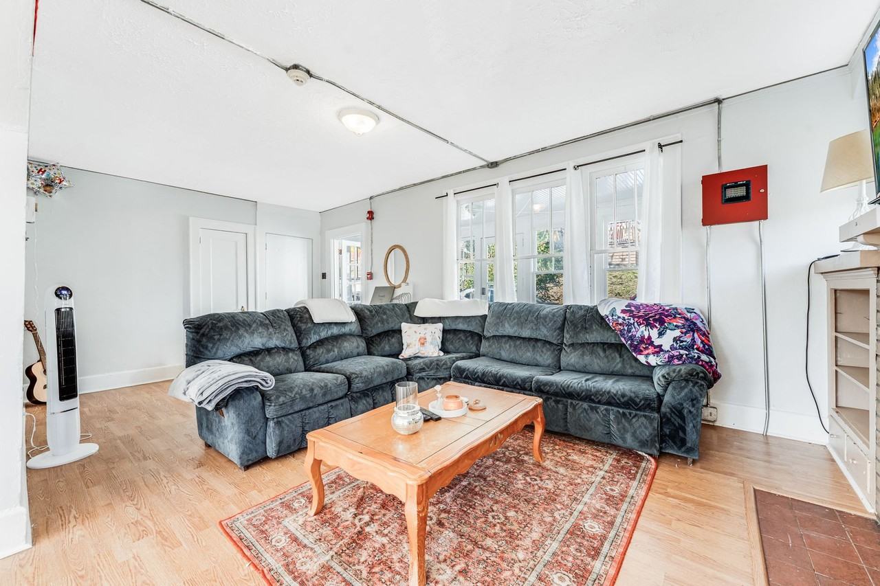 135 Lorentz Street - Photo 7 of 34