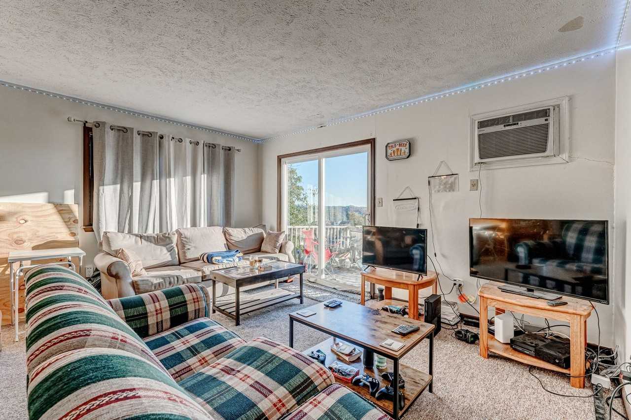 441/443 Overhill Street - Photo 3 of 12