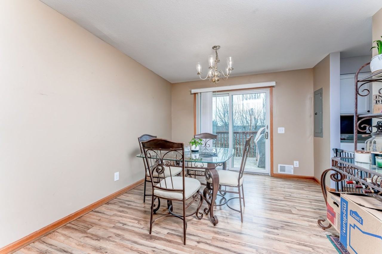 9 Riddle Ct - Photo 3 of 26