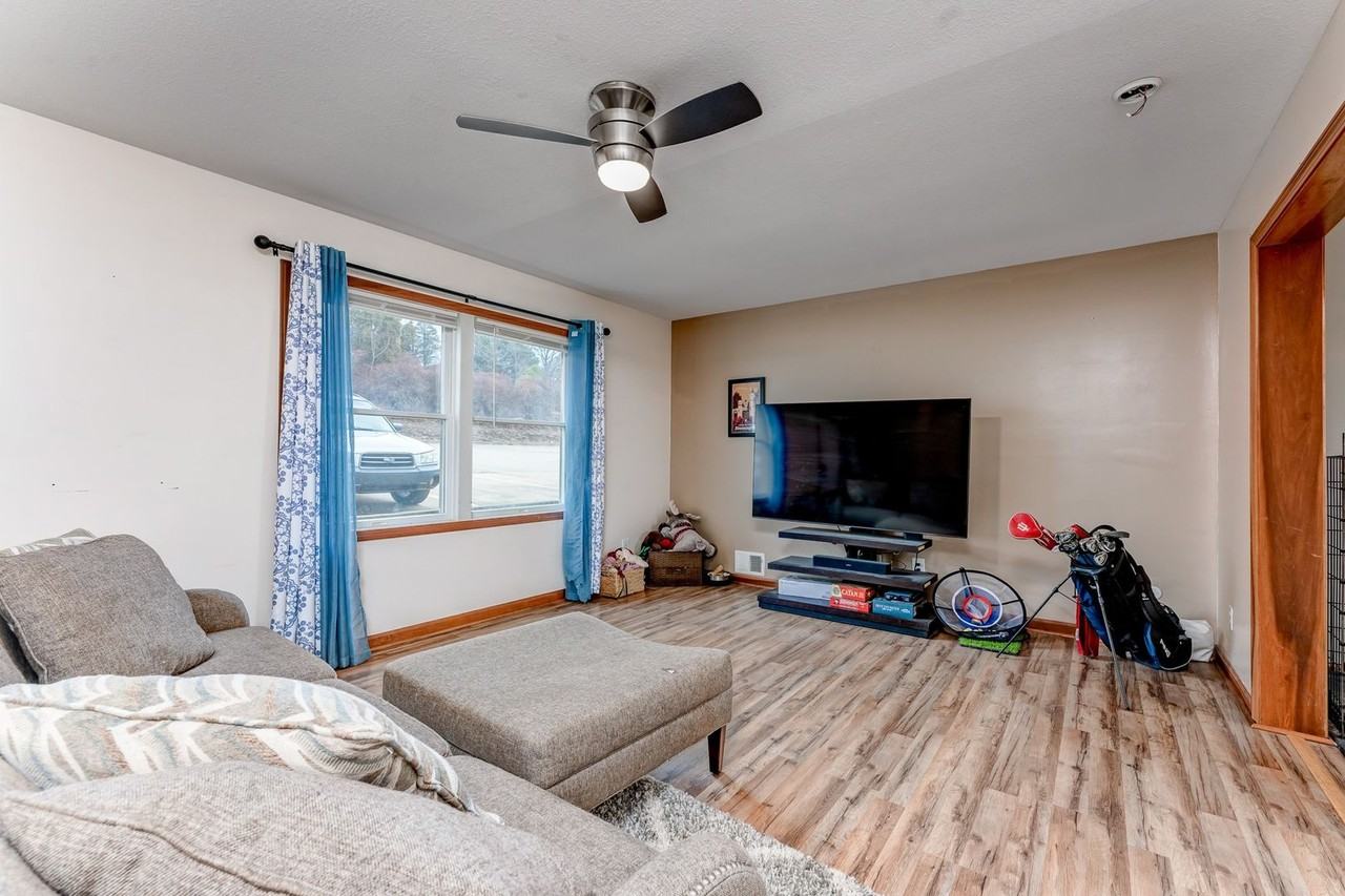 9 Riddle Ct - Photo 2 of 26